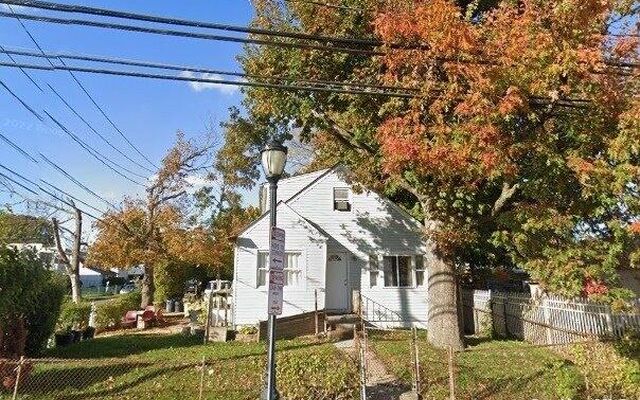 863 Prospect Ave, Westbury, NY 11590 (Yard)