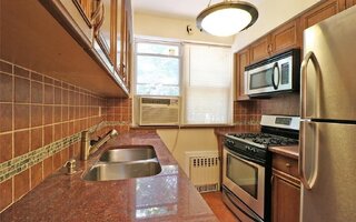 864 E 12th St, Brooklyn, NY 11230