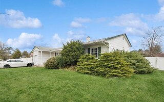 87 Lukens Ave, Brentwood, NY 11717