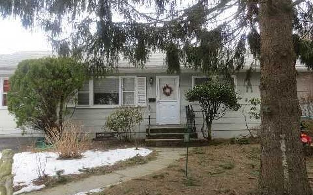 87 S 6th St, Locust Valley, NY 11560