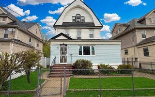 8755 114th St, Richmond Hill, NY 11418
