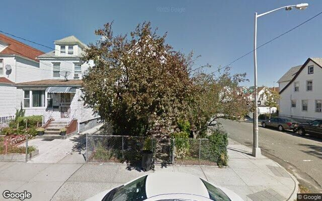 88-53 202nd St, Hollis, NY 11423