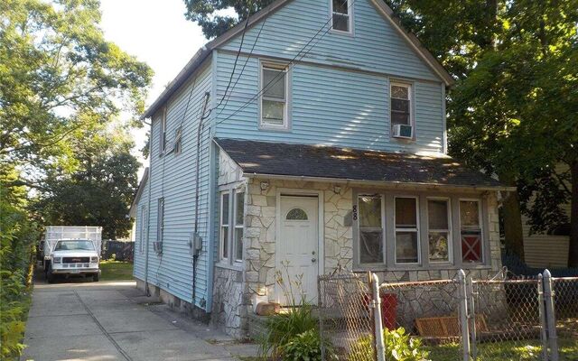 88 Colonial Ave, Freeport, NY 11520 (Porch)