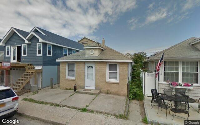 88 Michigan St, Long Beach, NY 11561