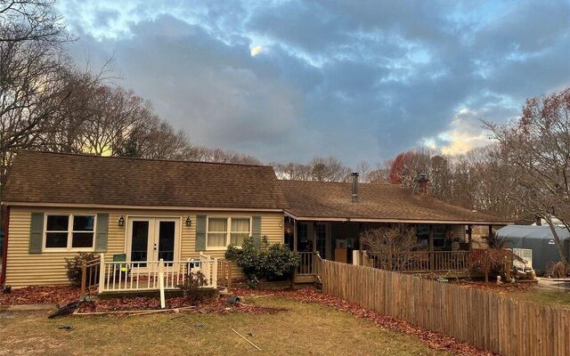 88 Pleasant Ave, Centereach, NY 11720 (Yard)