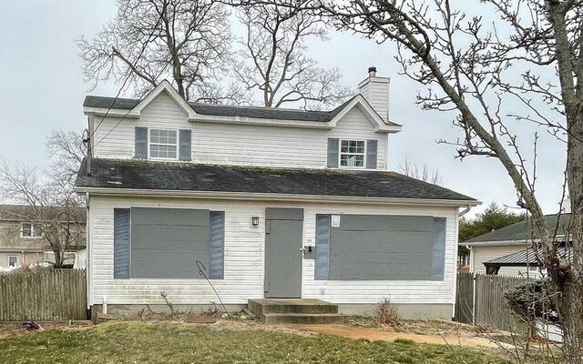 88 Rugby Dr W, Shirley, NY 11967