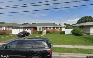88 Woodward Pkwy, Farmingdale, NY 11735
