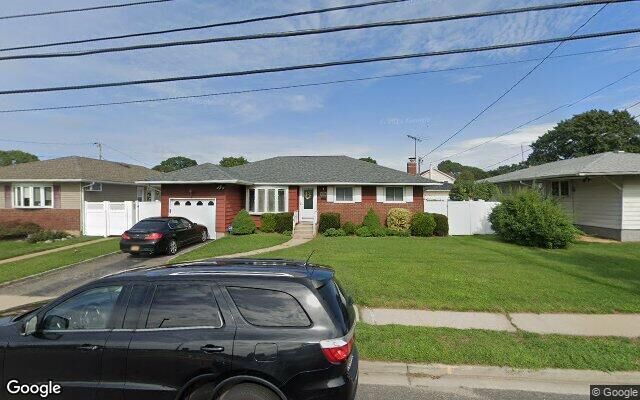 88 Woodward Pkwy, Farmingdale, NY 11735