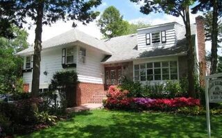 880 Carol Ct, Woodmere, NY 11598
