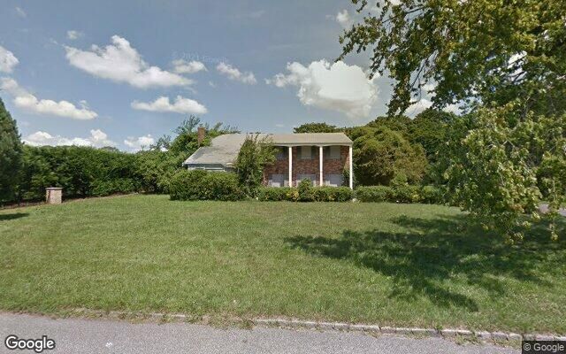 885 Manor Ln, Bay Shore, NY 11706
