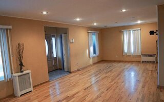889 Saint James Pl, Franklin Square, NY 11010