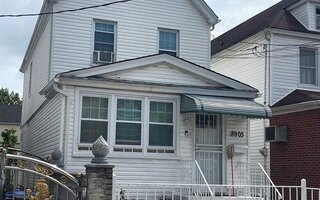 89-05 204th St, Hollis, NY 11423
