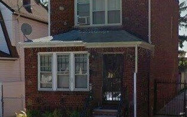 89-52 215th St, Queens Village, NY 11427