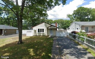 89 Bedford Ave, Mastic, NY 11950