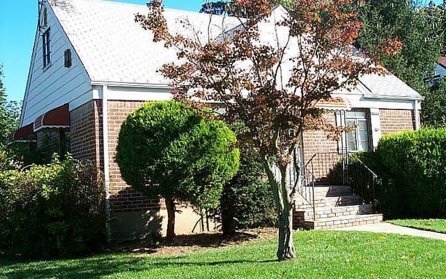 89 Chase St, Hempstead, NY 11550