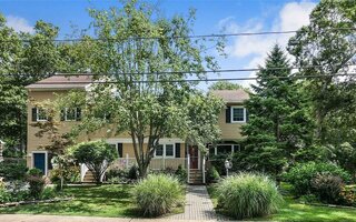 89 Circuit Rd, Bellport, NY 11713