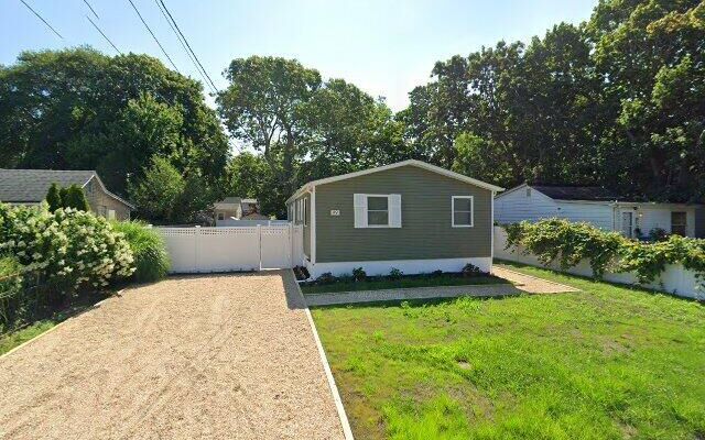 89 Lynbrook Dr, Mastic Beach, NY 11951