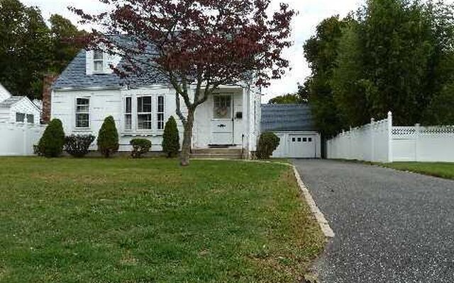 89 Namkee Rd, Blue Point, NY 11715