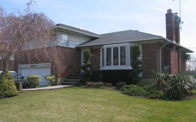 89 Nassau Ave, Plainview, NY 11803 (House View)