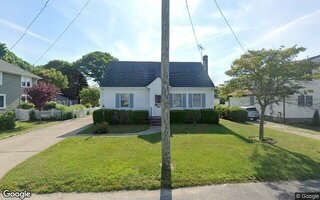 89 Rollstone Ave, West Sayville, NY 11796