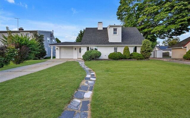 89 Sunrise Ln, Levittown, NY 11756 (Yard)