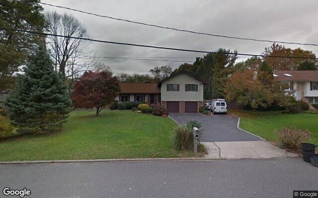 9 Alton Ave, Greenlawn, NY 11740