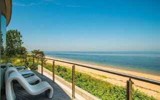 9 Ariel Ct, Port Washington, NY 11050