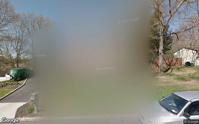 9 Bellaire Dr, Ridge, NY 11961