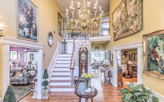 9 Chereb Ct, Setauket, NY 11733