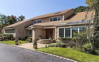9 Clearmeadow Ln, Woodbury, NY 11797