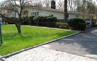 9 Edwards Ln, Glen Cove, NY 11542