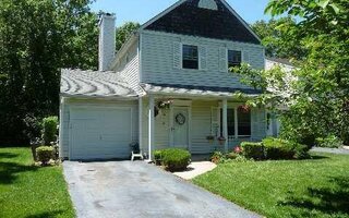 9 Egret Path, Coram, NY 11727