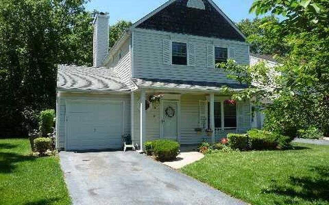 9 Egret Path, Coram, NY 11727