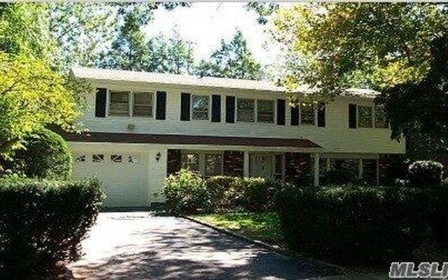 9 Greentree Cir, Westbury, NY 11590