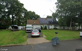 9 Hale Ln, Coram, NY 11727