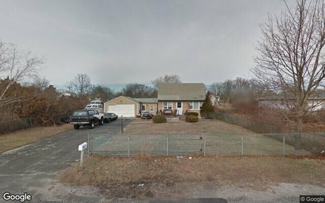 9 Heathcote Ct, Shirley, NY 11967