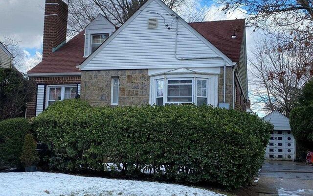9 Juliette Rd, West Hempstead, NY 11552