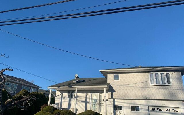 9 Laurette Ln, Freeport, NY 11520 (House View)