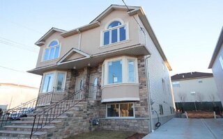 9 Lemondrop Ct, Staten Island, NY 10309