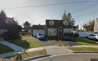9 Prato Ct, Freeport, NY 11520