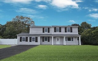 9 Redlef St, East Patchogue, NY 11772
