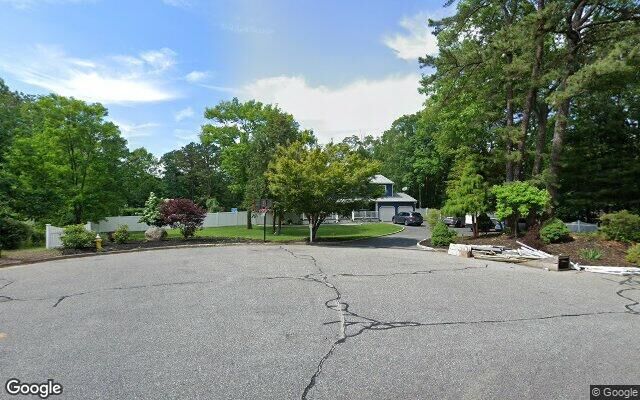 9 Ryan Ct, Ridge, NY 11961