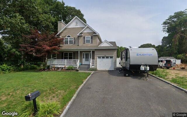 9 Saint James St, Centereach, NY 11720