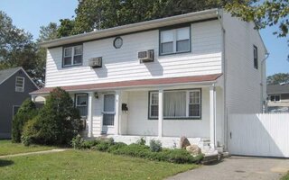 9 Terrell Ln, Hicksville, NY 11801