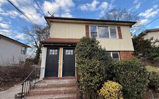 9 Vanata Ct, Hempstead, NY 11550