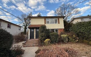 9 Vanata Ct, Hempstead, NY 11550