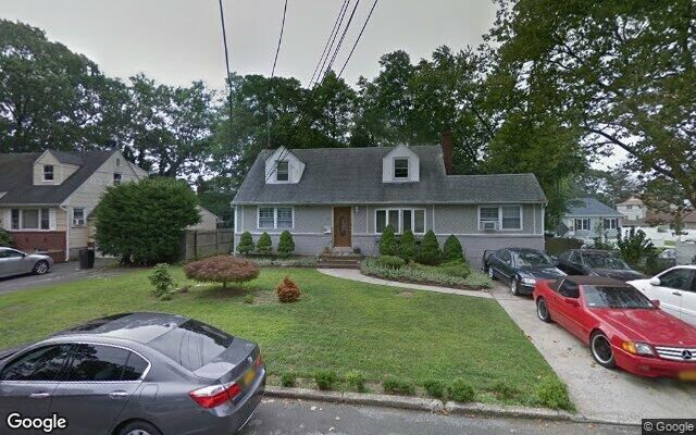 90 26th St, Copiague, NY 11726