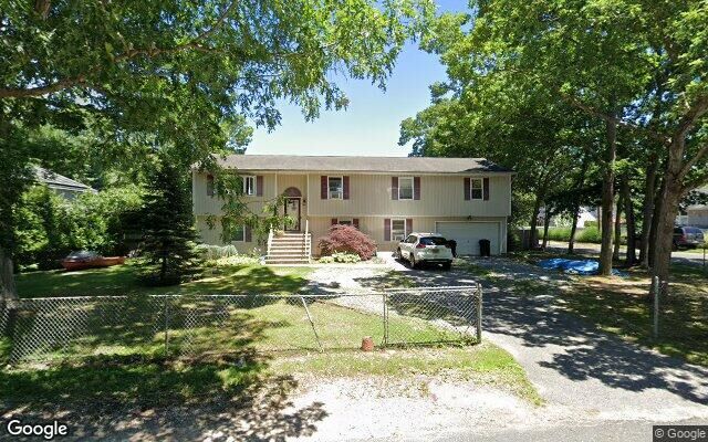 90 Auborn Ave, Shirley, NY 11967