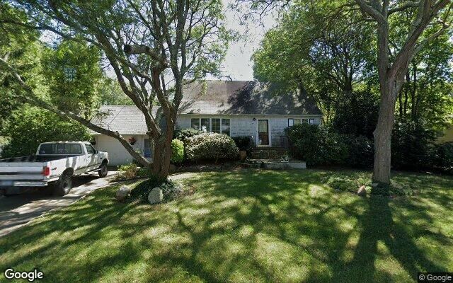 90 Birch St, Islip, NY 11751