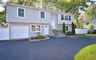90 Dorchester Rd, Ronkonkoma, NY 11779